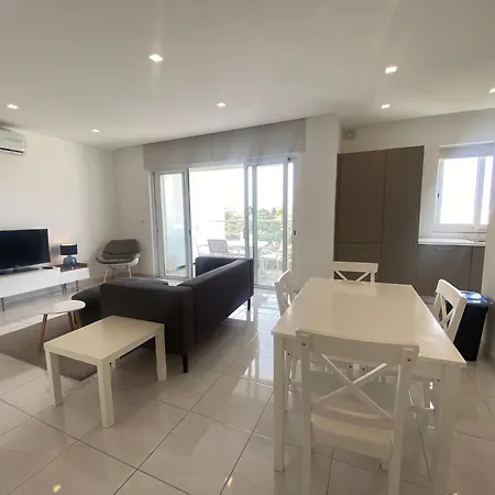 Spectacular Distant Seaview Appartement Sliema