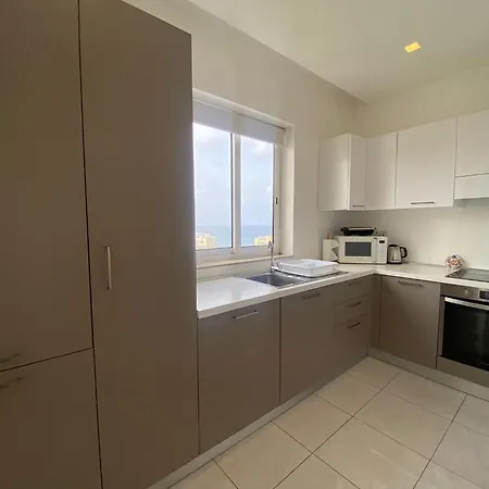 Apartment Spectacular Distant Seaview