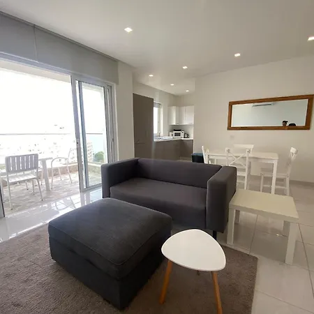 Spectacular Distant Seaview Apartmán