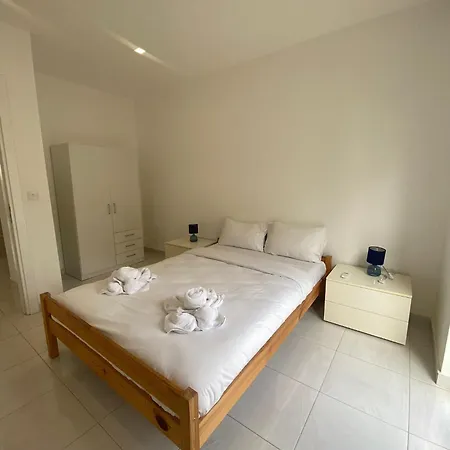 Spectacular Distant Seaview Appartement *