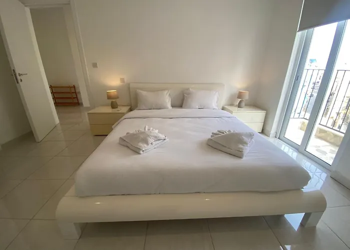 Spectacular Distant Seaview סליאמה