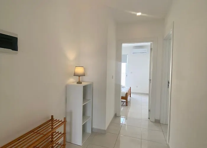 Spectacular Distant Seaview * סליאמה