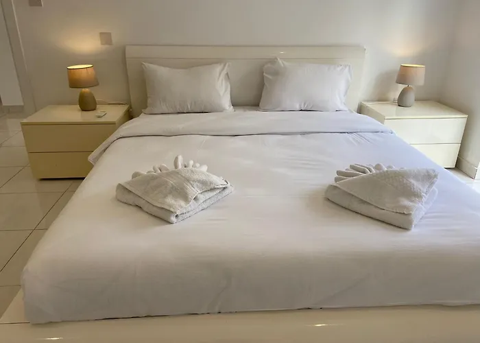 Spectacular Distant Seaview Daire