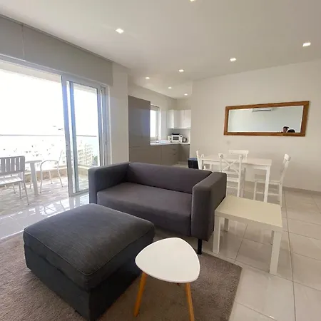 Spectacular Distant Seaview *