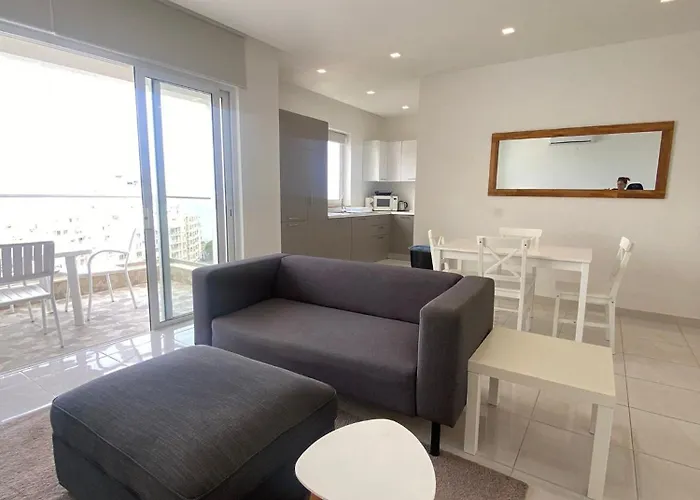 Spectacular Distant Seaview *